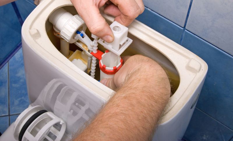 Ремонт арматуры унитаза